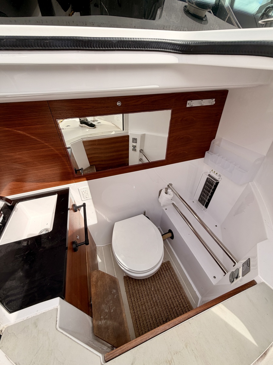 2018 Axopar 28 XC CROSS CABIN