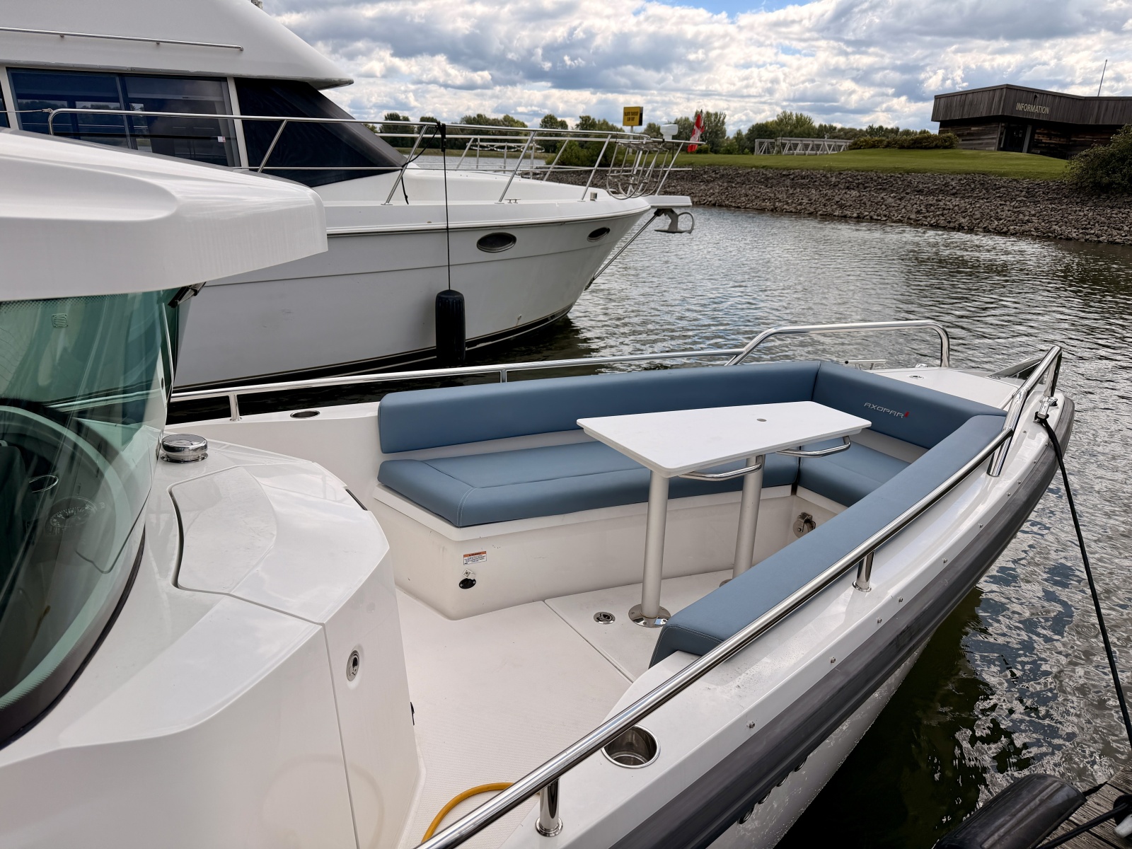 2018 Axopar 28 XC CROSS CABIN