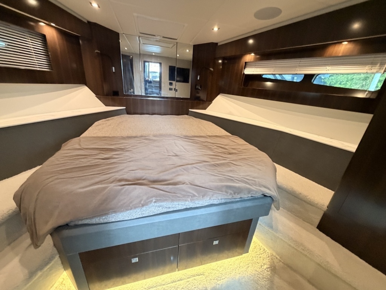 2023 Cruisers Yachts 50 Cantius