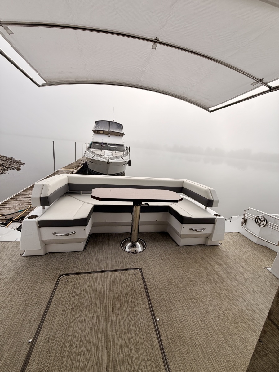 2023 Cruisers Yachts 50 Cantius