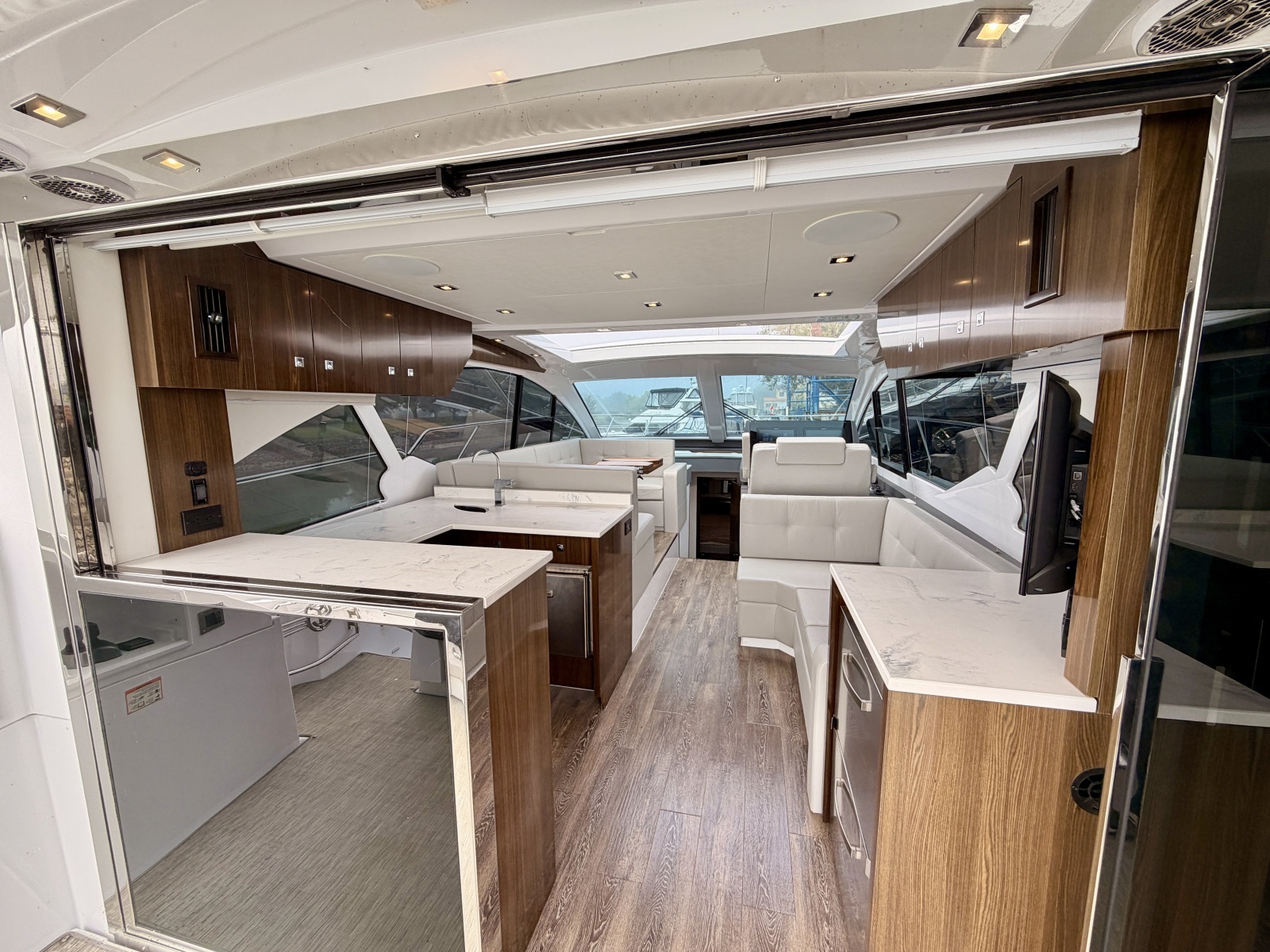 2023 Cruisers Yachts 50 Cantius
