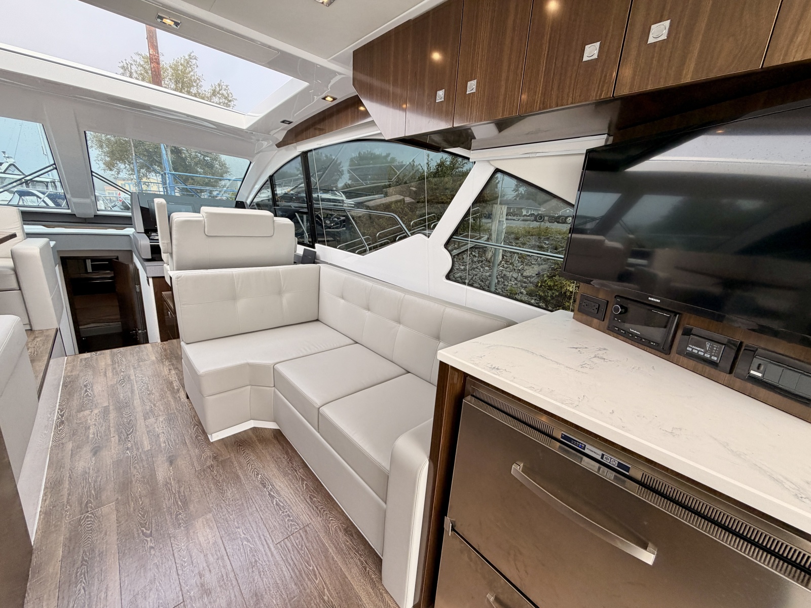 2023 Cruisers Yachts 50 Cantius