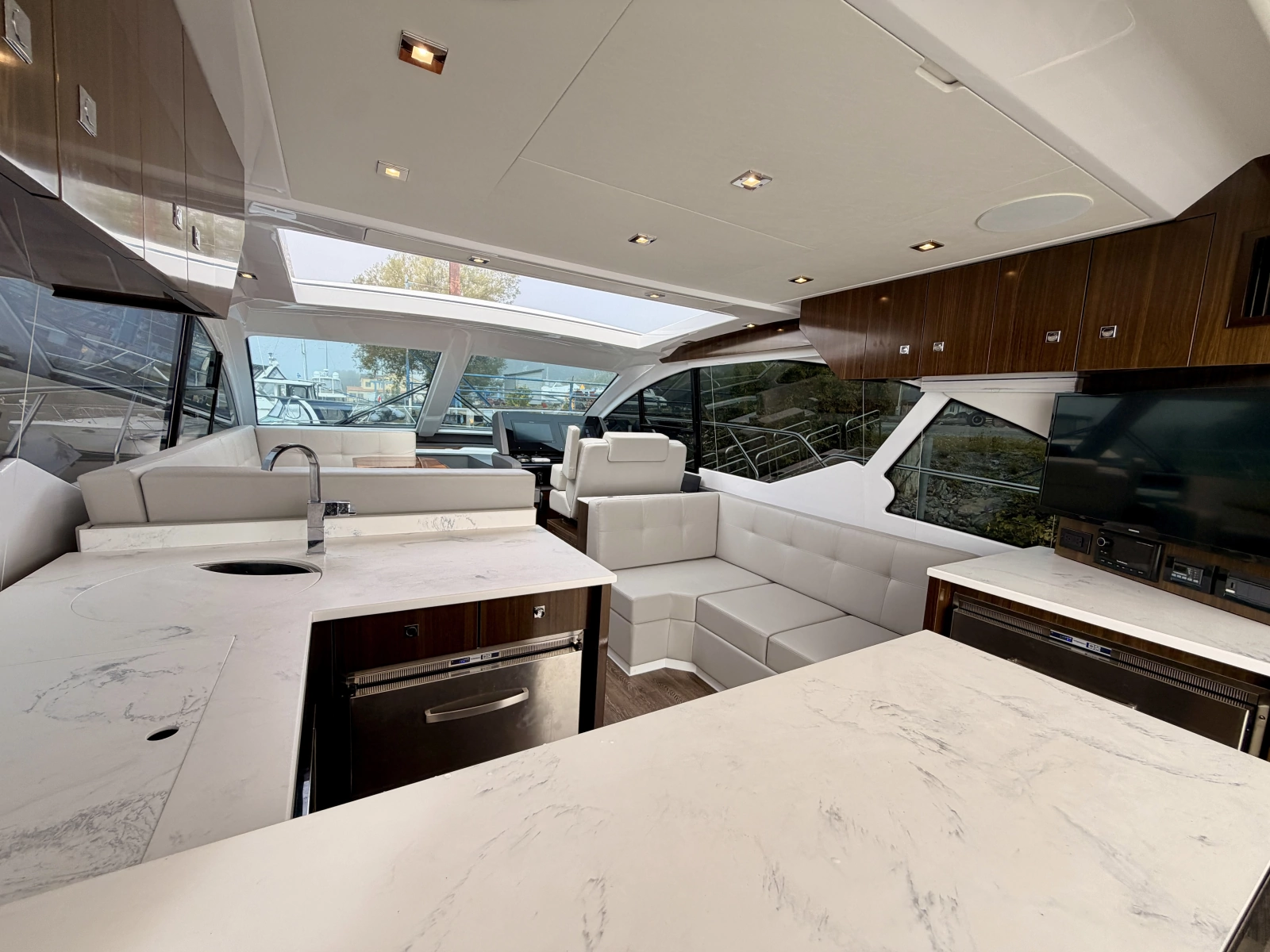 2023 Cruisers Yachts 50 Cantius