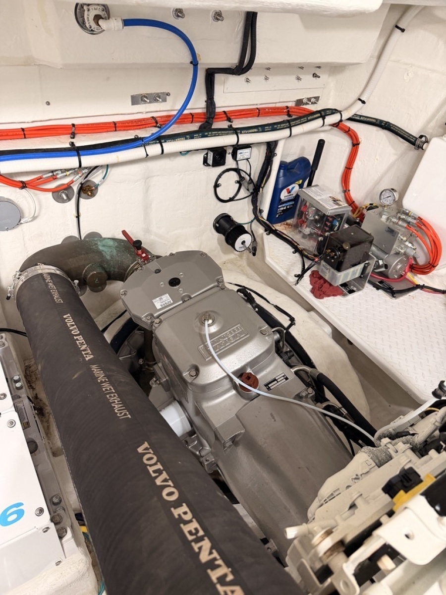 2023 Cruisers Yachts 50 Cantius