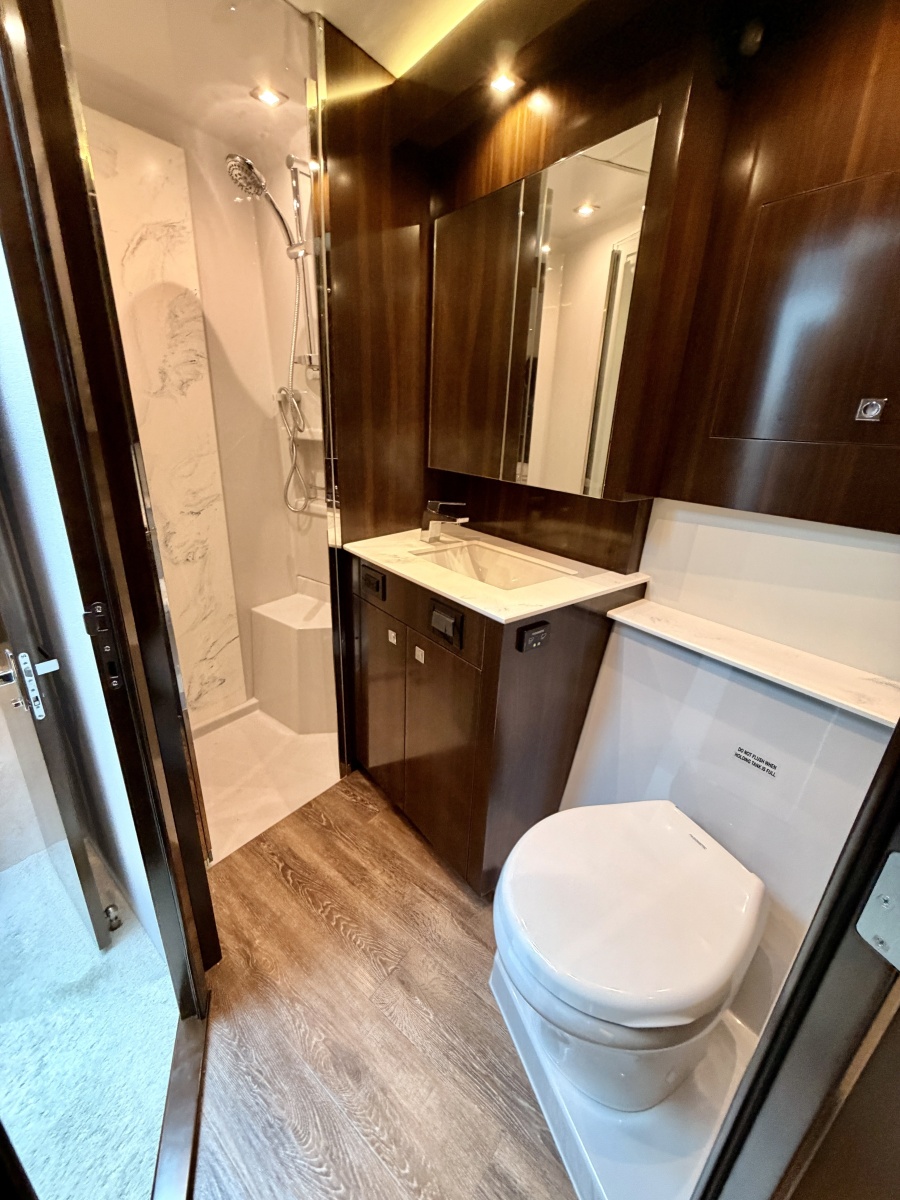 2023 Cruisers Yachts 50 Cantius