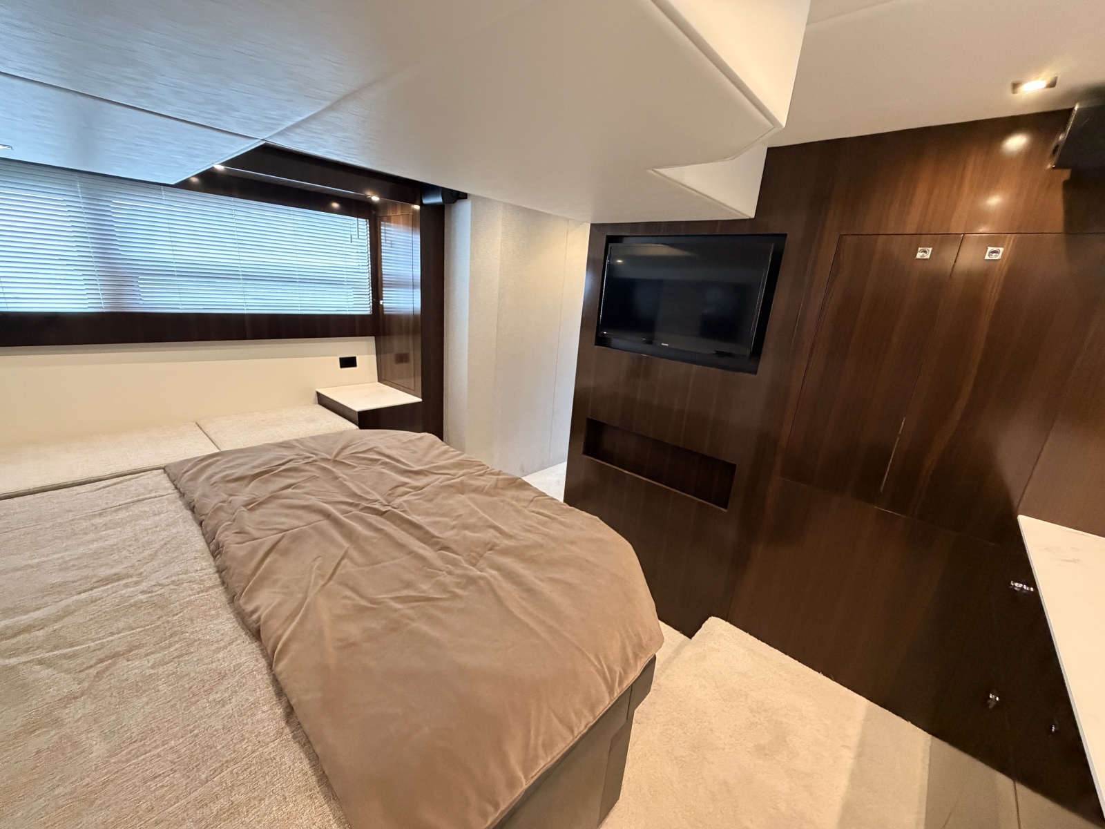 2023 Cruisers Yachts 50 Cantius