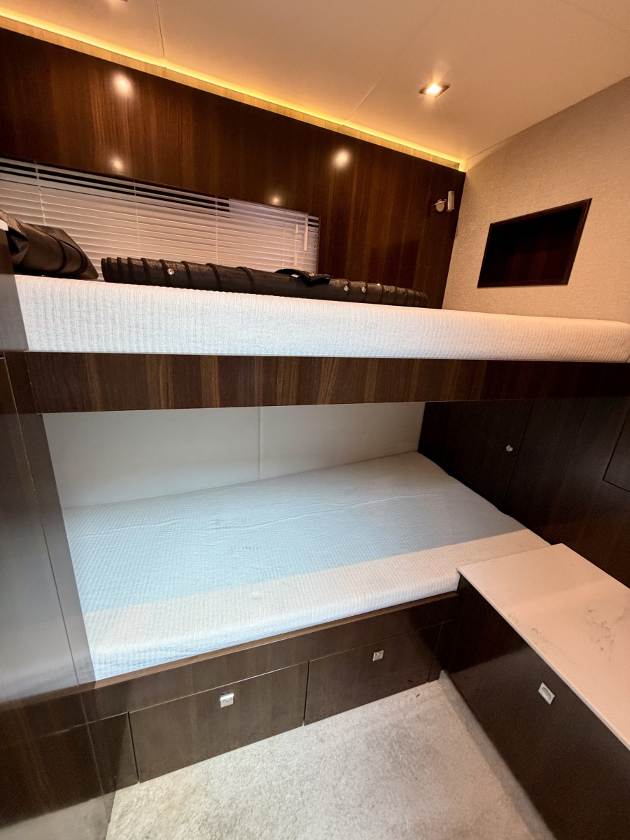 2023 Cruisers Yachts 50 Cantius