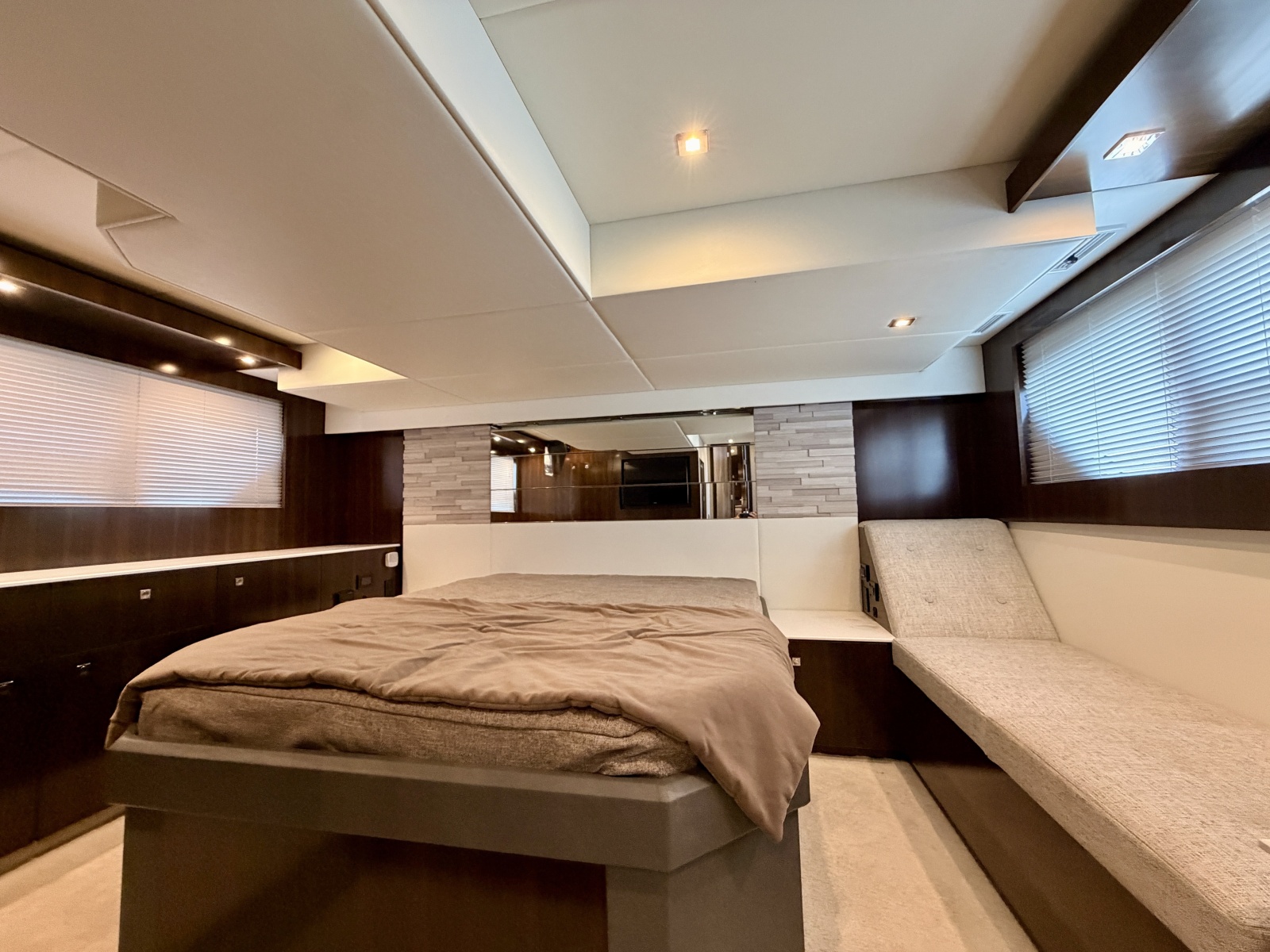 2023 Cruisers Yachts 50 Cantius