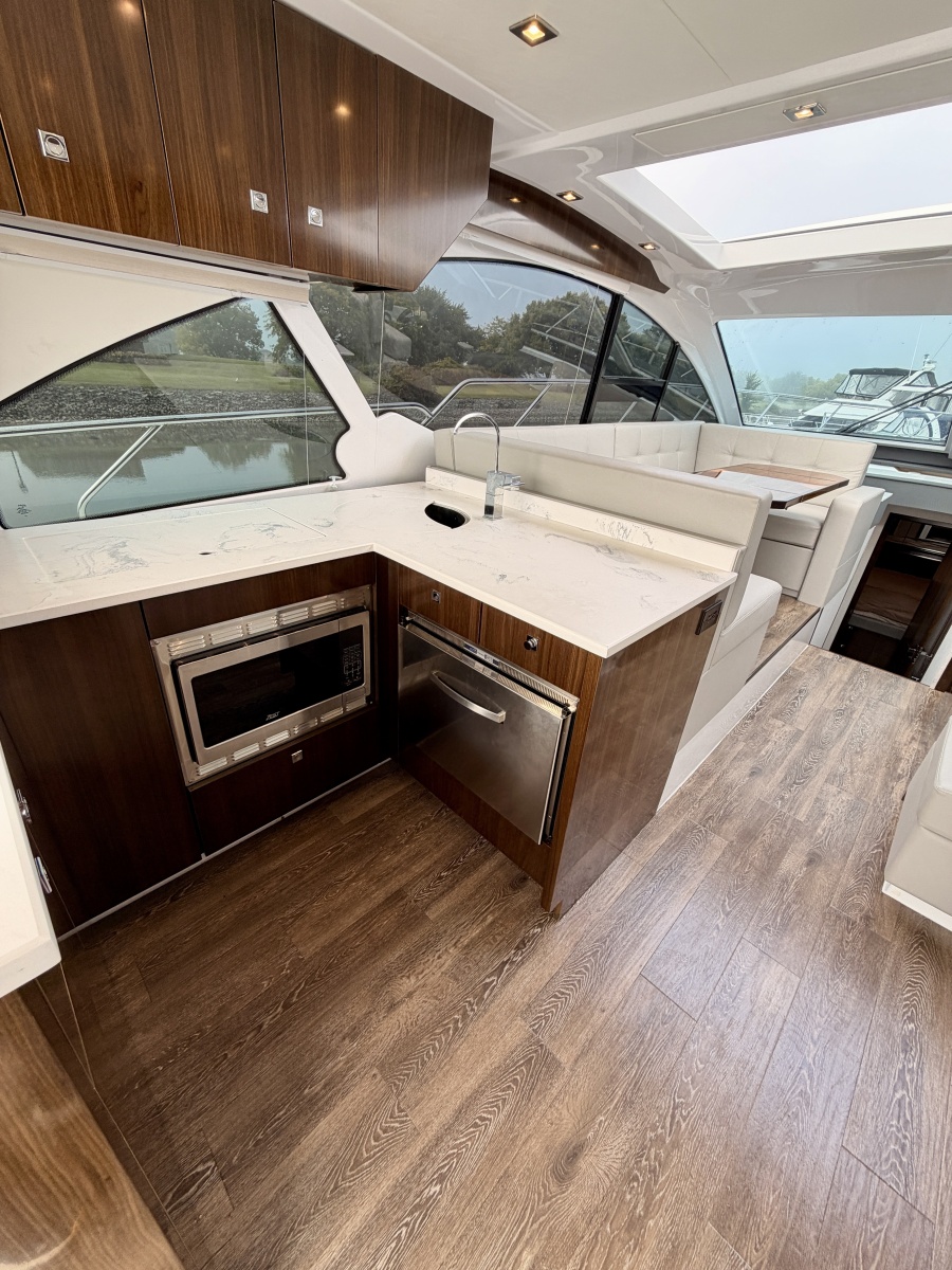 2023 Cruisers Yachts 50 Cantius