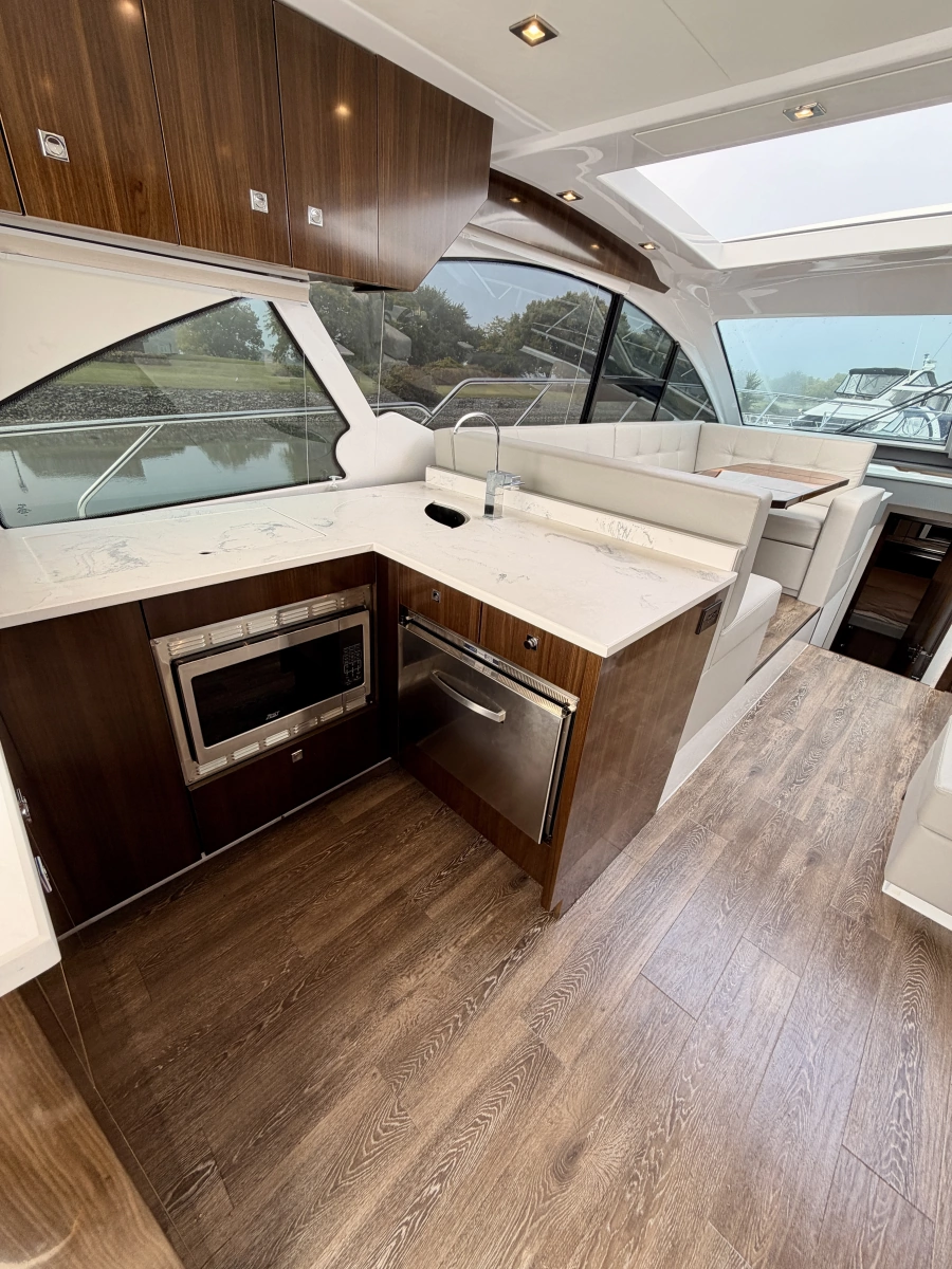 2023 Cruisers Yachts 50 Cantius