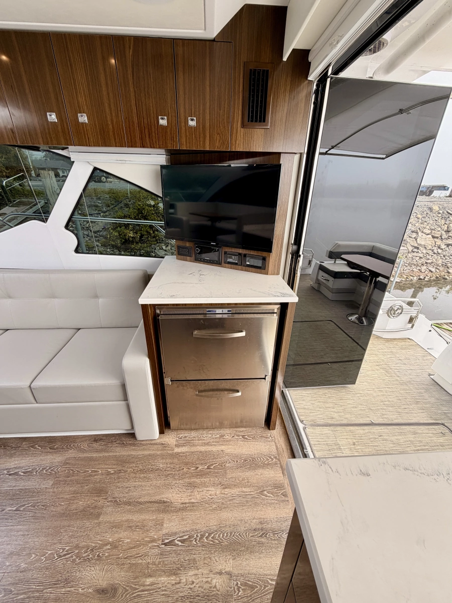 2023 Cruisers Yachts 50 Cantius
