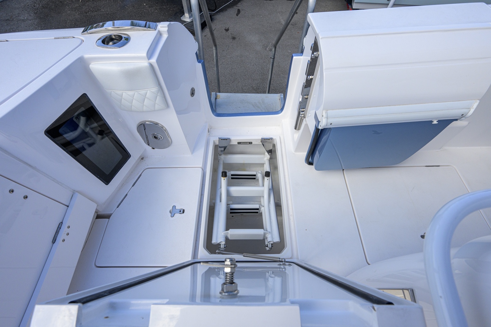 2022 Intrepid 409 Valor