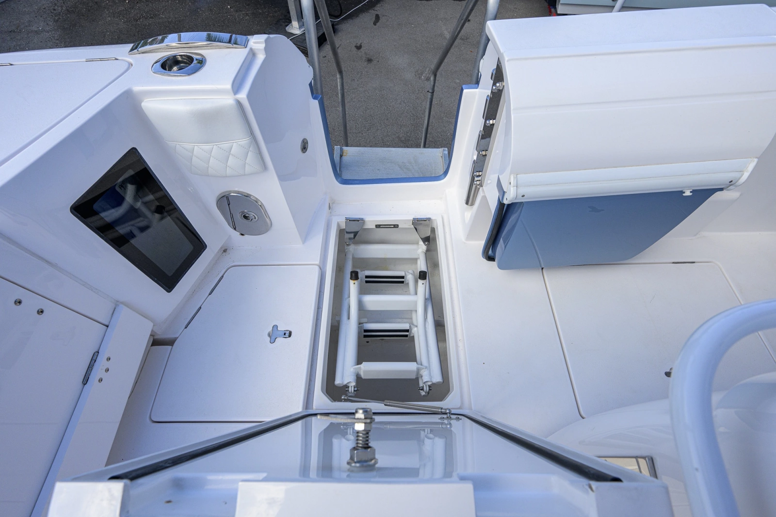 2022 Intrepid 409 Valor