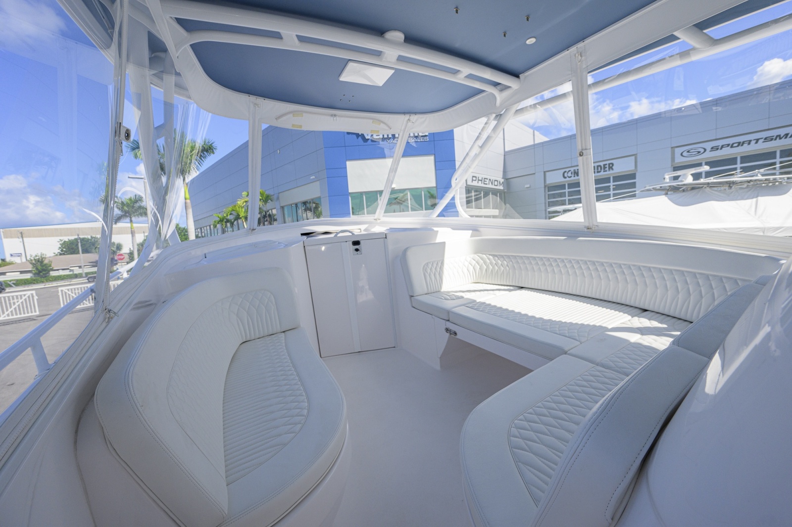 2022 Intrepid 409 Valor