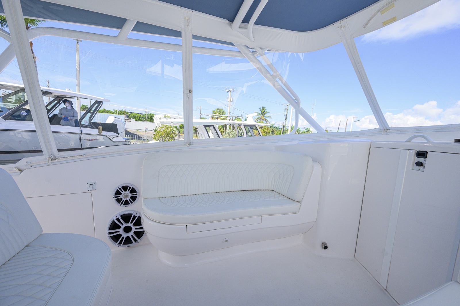 2022 Intrepid 409 Valor