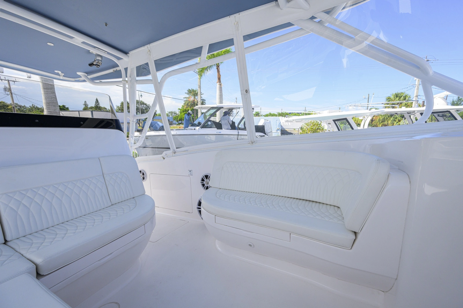 2022 Intrepid 409 Valor