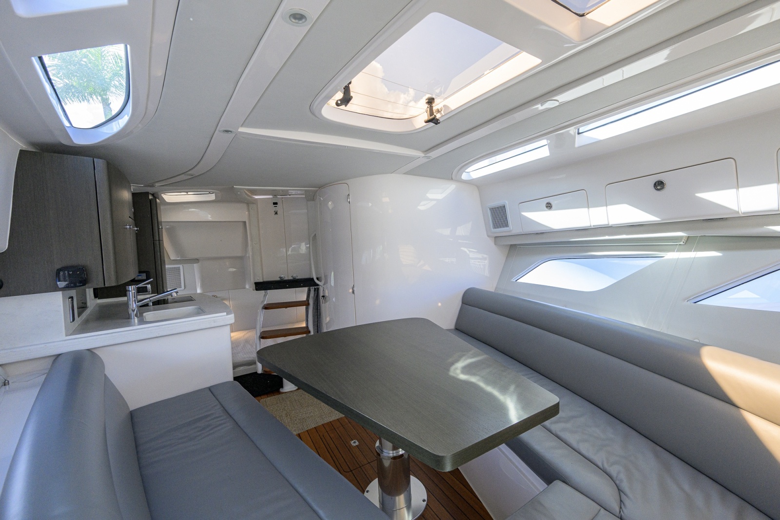 2022 Intrepid 409 Valor