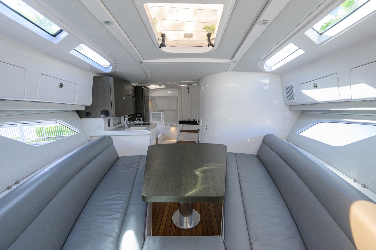 2022 Intrepid 409 Valor