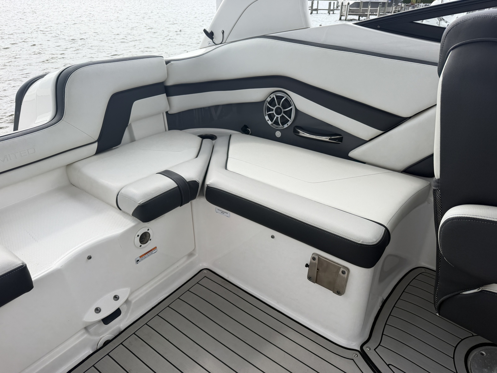 2020 Yamaha Boats 242 Limited S E-Series