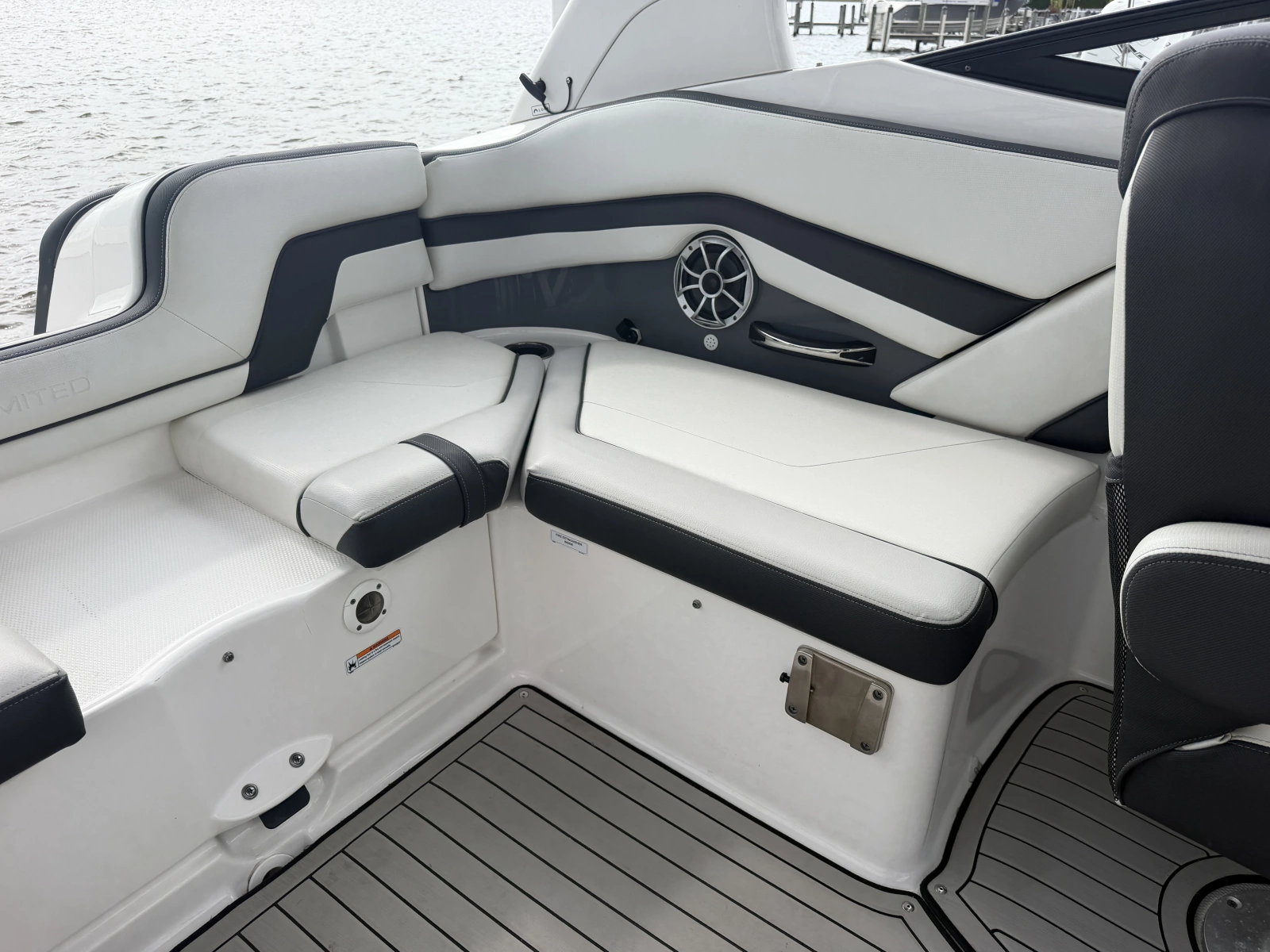 2020 Yamaha Boats 242 Limited S E-Series