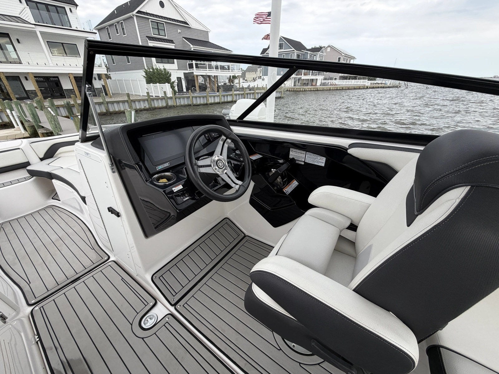 2020 Yamaha Boats 242 Limited S E-Series