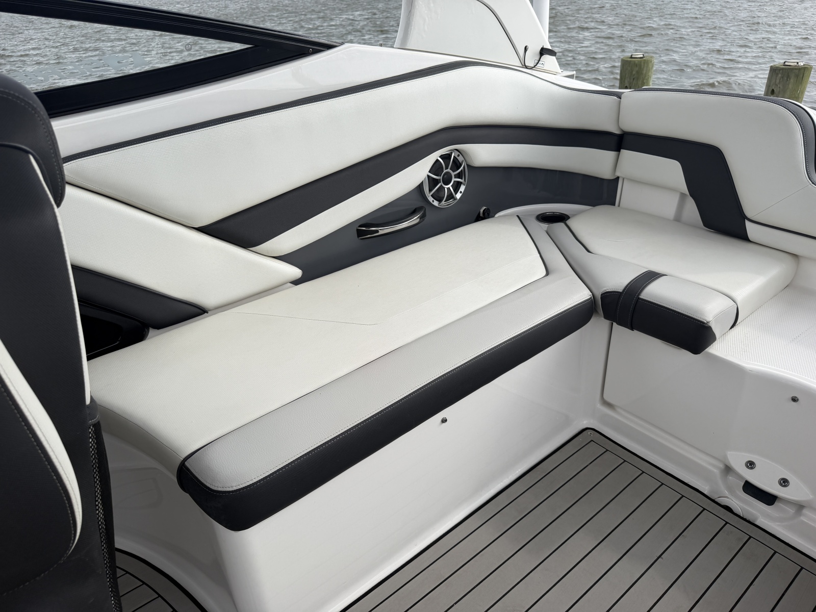 2020 Yamaha Boats 242 Limited S E-Series