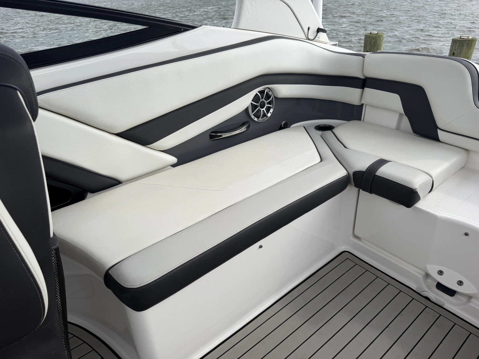 2020 Yamaha Boats 242 Limited S E-Series