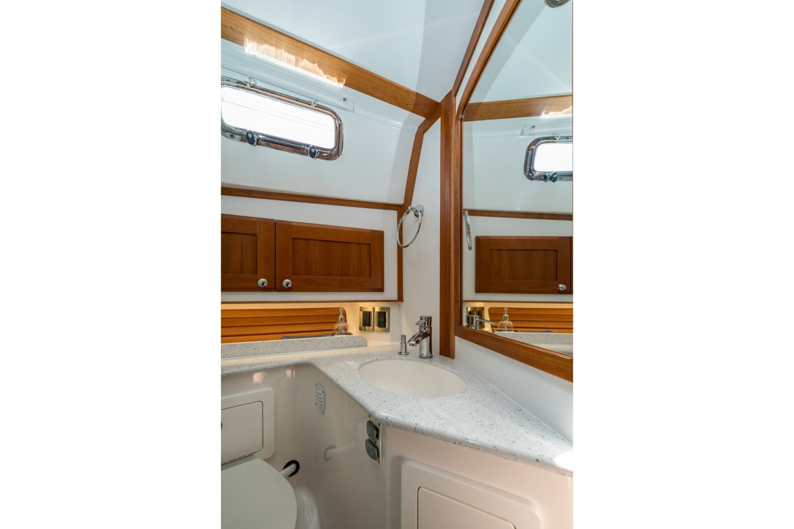 2021 Sabre 48 Salon Express