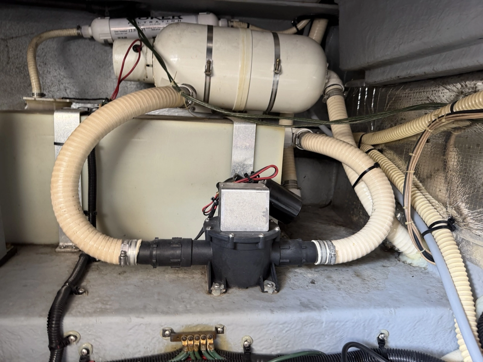 1993 Sea Ray 370 Express Cruiser