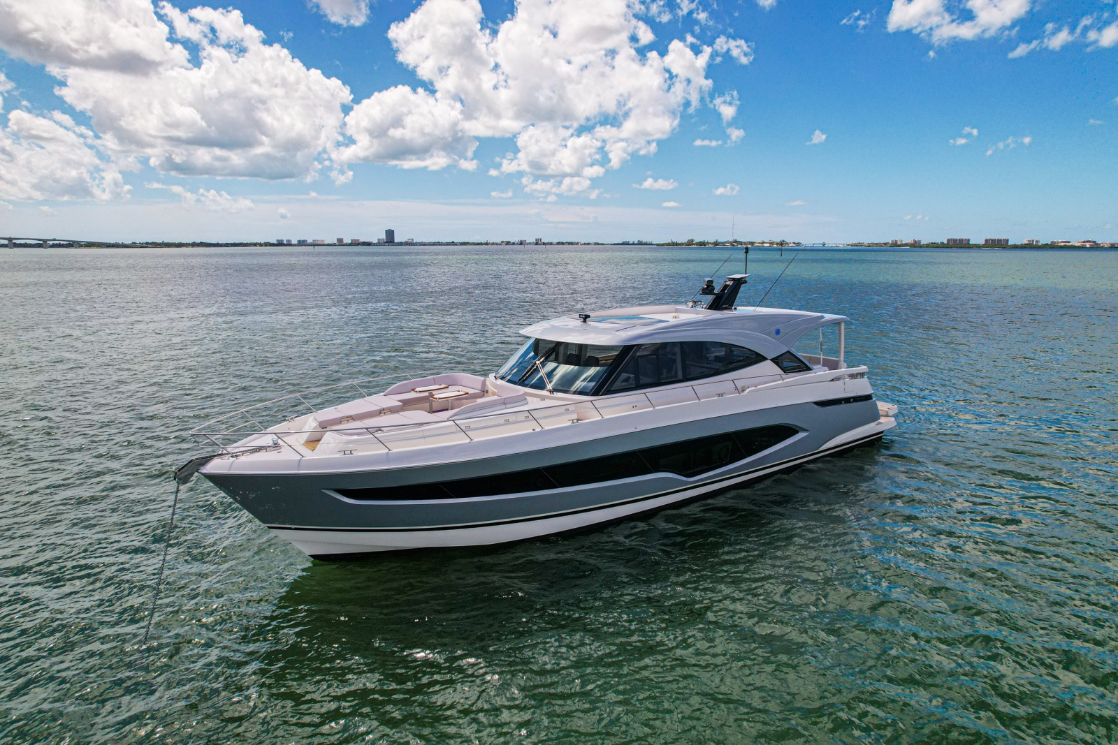 2025 Riviera 6800 Sport Yacht Platinum Edition