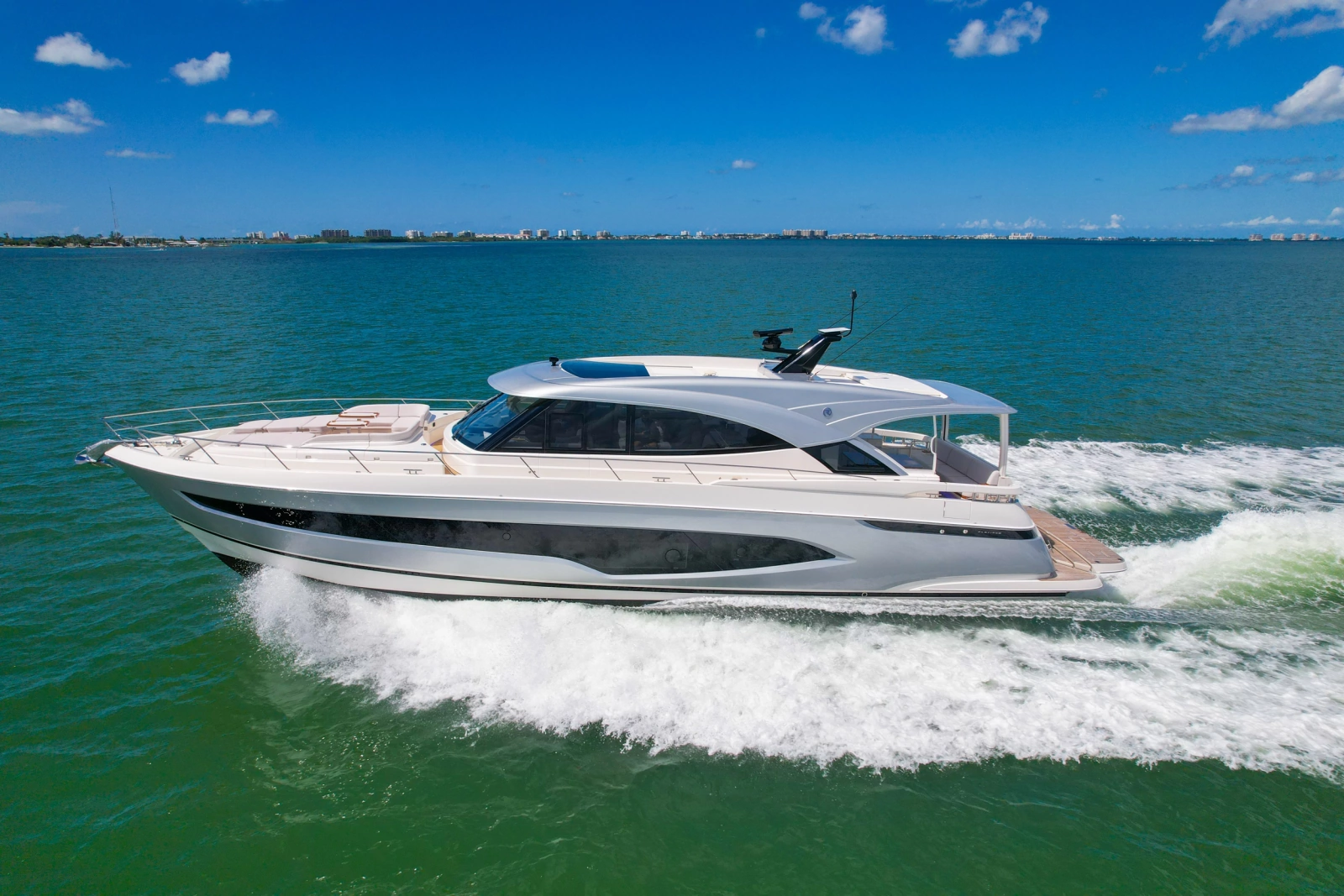2025 Riviera 6800 Sport Yacht Platinum Edition