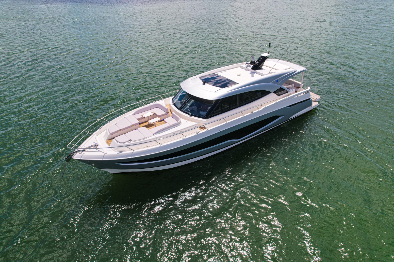 2025 Riviera 6800 Sport Yacht Platinum Edition