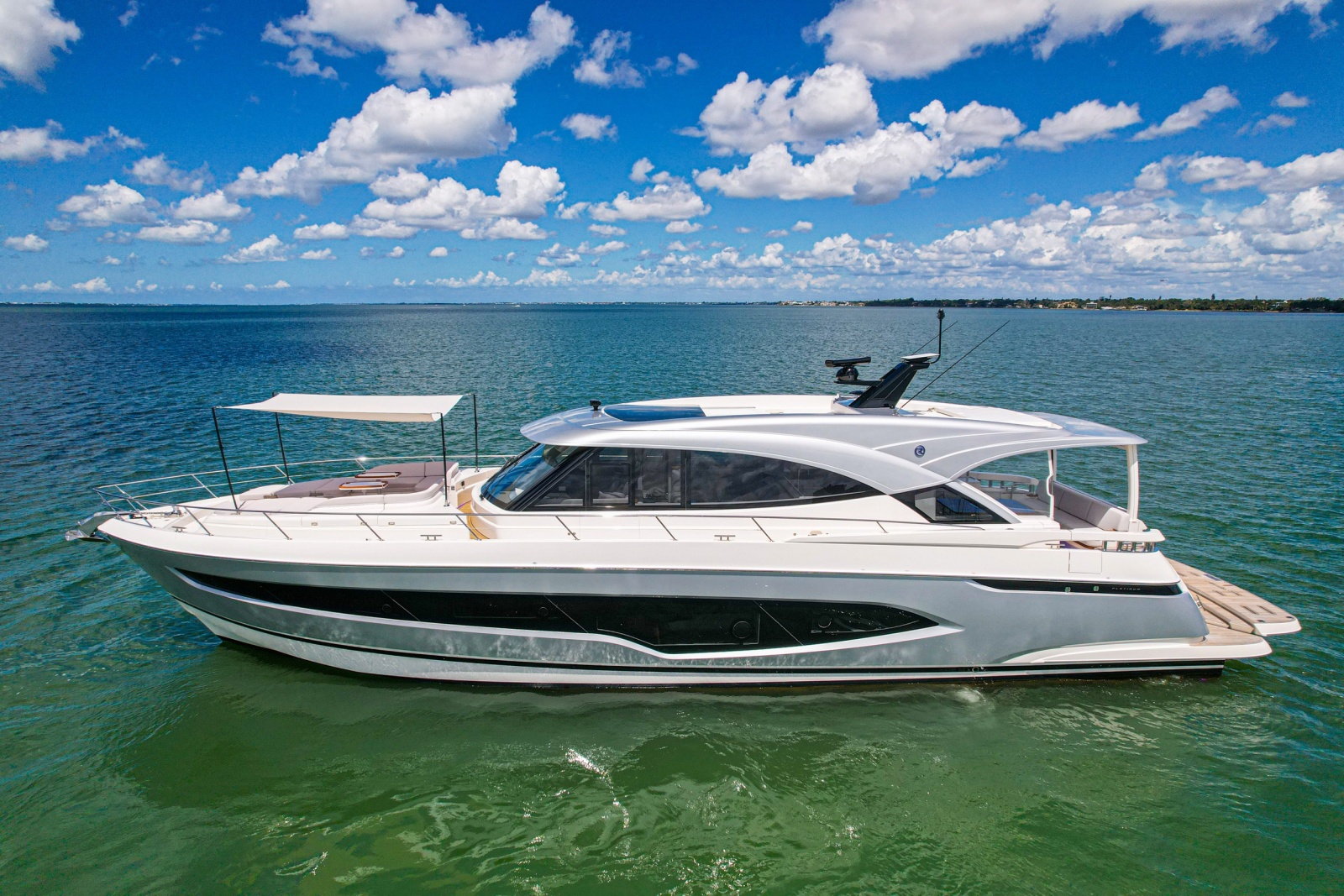 2025 Riviera 6800 Sport Yacht Platinum Edition