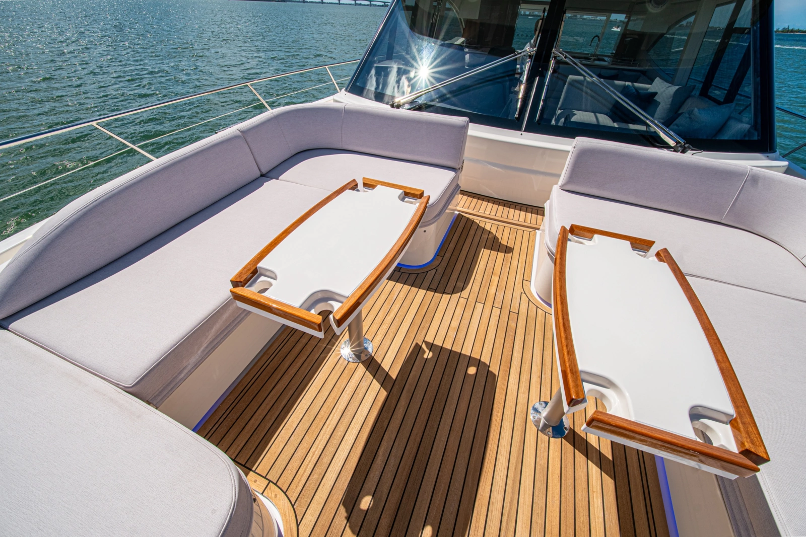 2025 Riviera 6800 Sport Yacht Platinum Edition