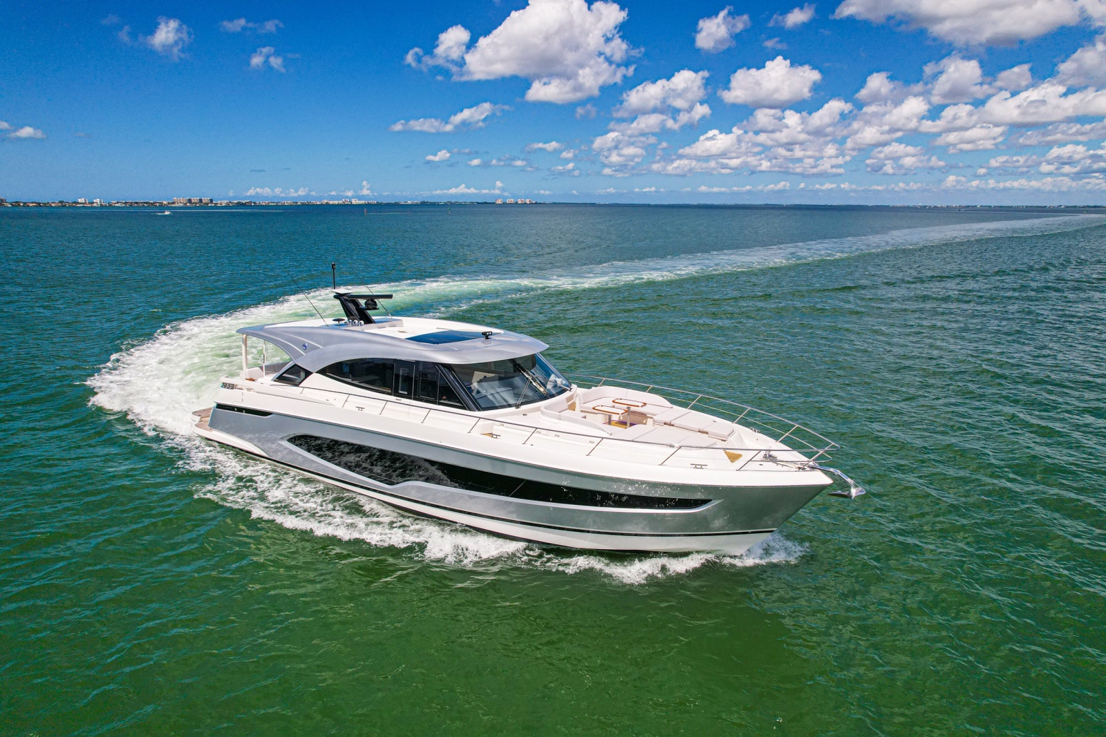 2025 Riviera 6800 Sport Yacht Platinum Edition
