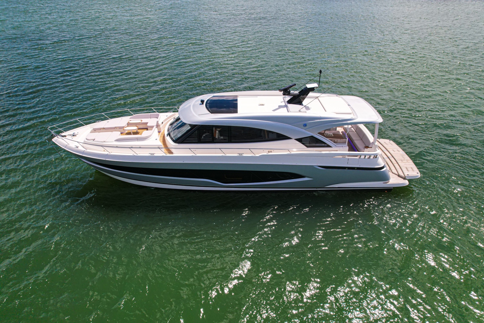 2025 Riviera 6800 Sport Yacht Platinum Edition