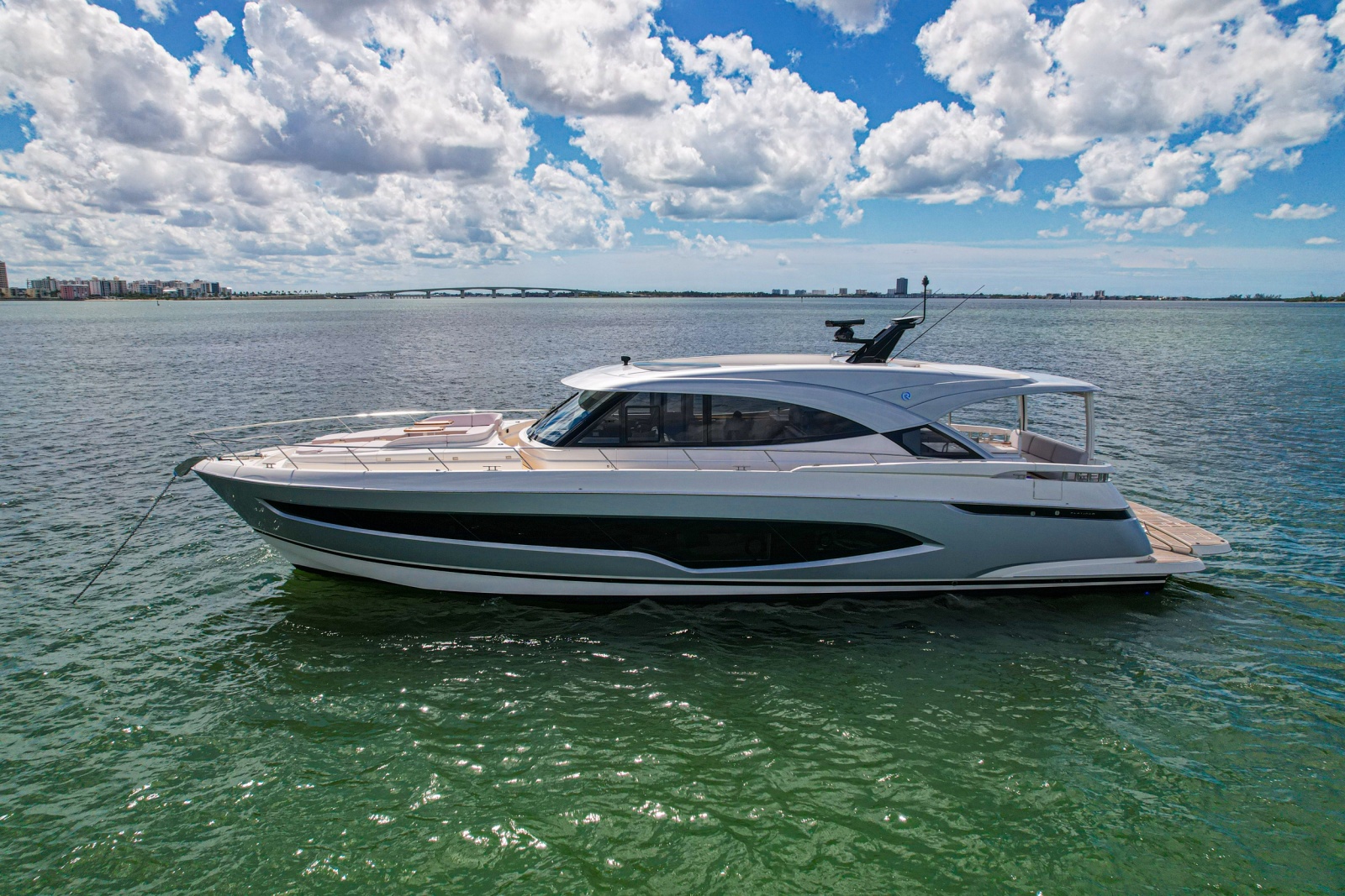 2025 Riviera 6800 Sport Yacht Platinum Edition