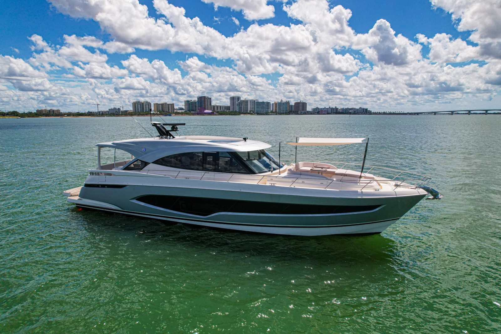 2025 Riviera 6800 Sport Yacht Platinum Edition