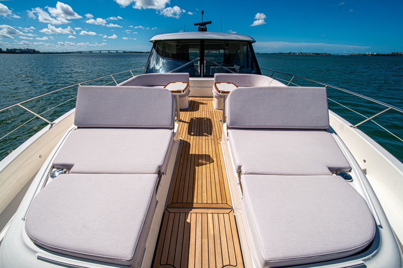 2025 Riviera 6800 Sport Yacht Platinum Edition