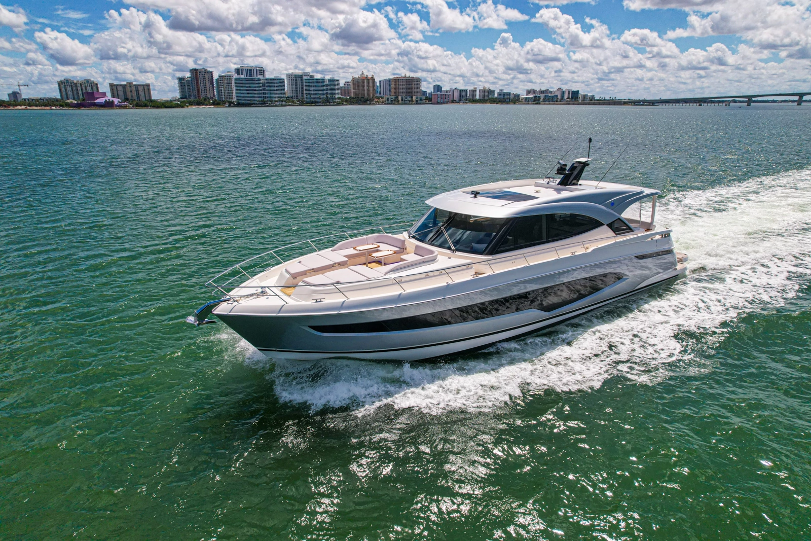 2025 Riviera 6800 Sport Yacht Platinum Edition