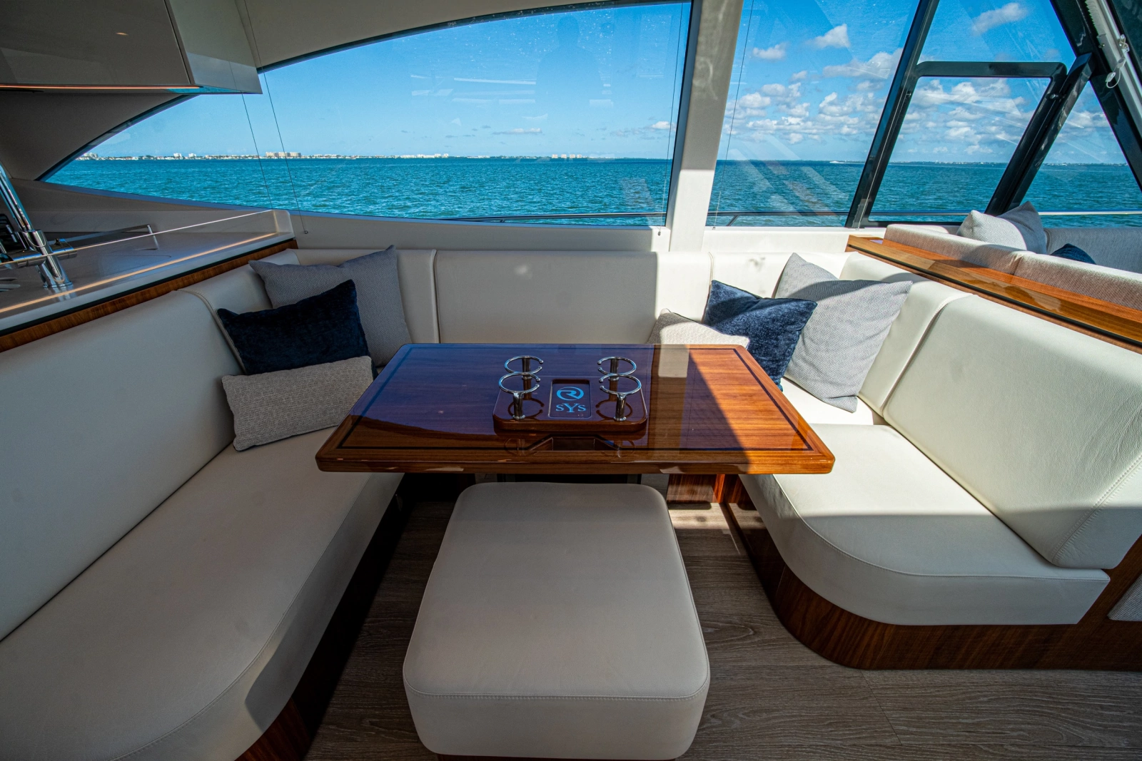 2025 Riviera 6800 Sport Yacht Platinum Edition
