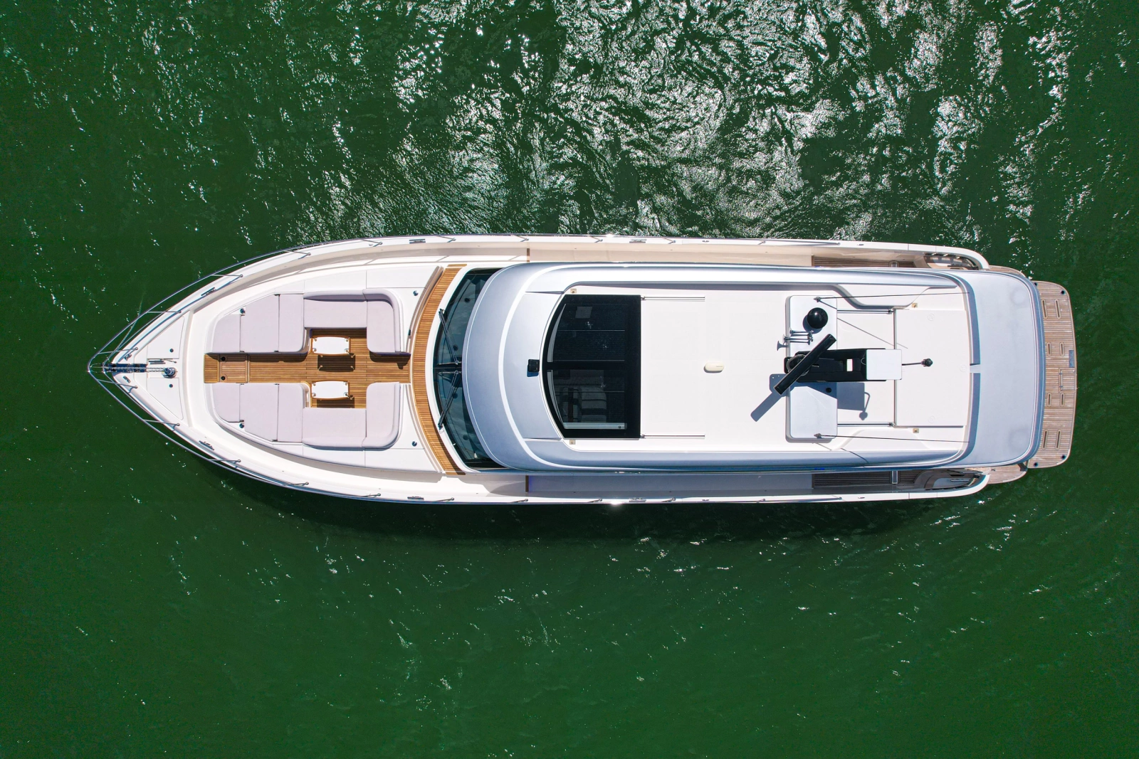 2025 Riviera 6800 Sport Yacht Platinum Edition