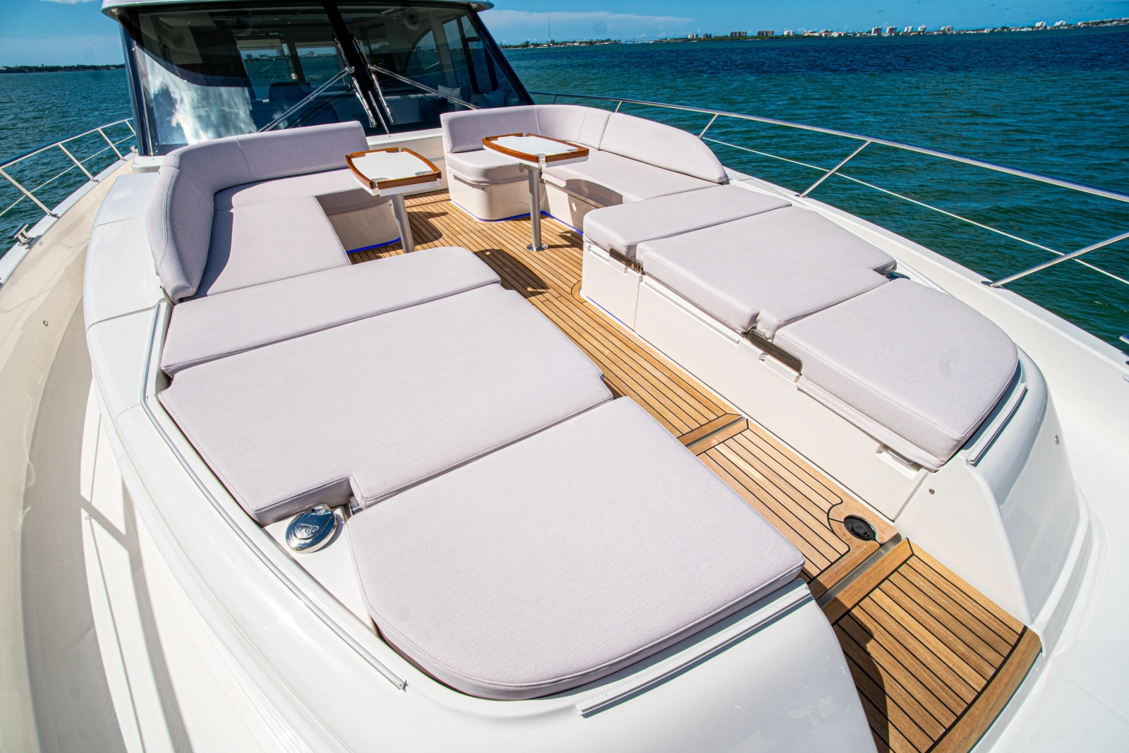 2025 Riviera 6800 Sport Yacht Platinum Edition