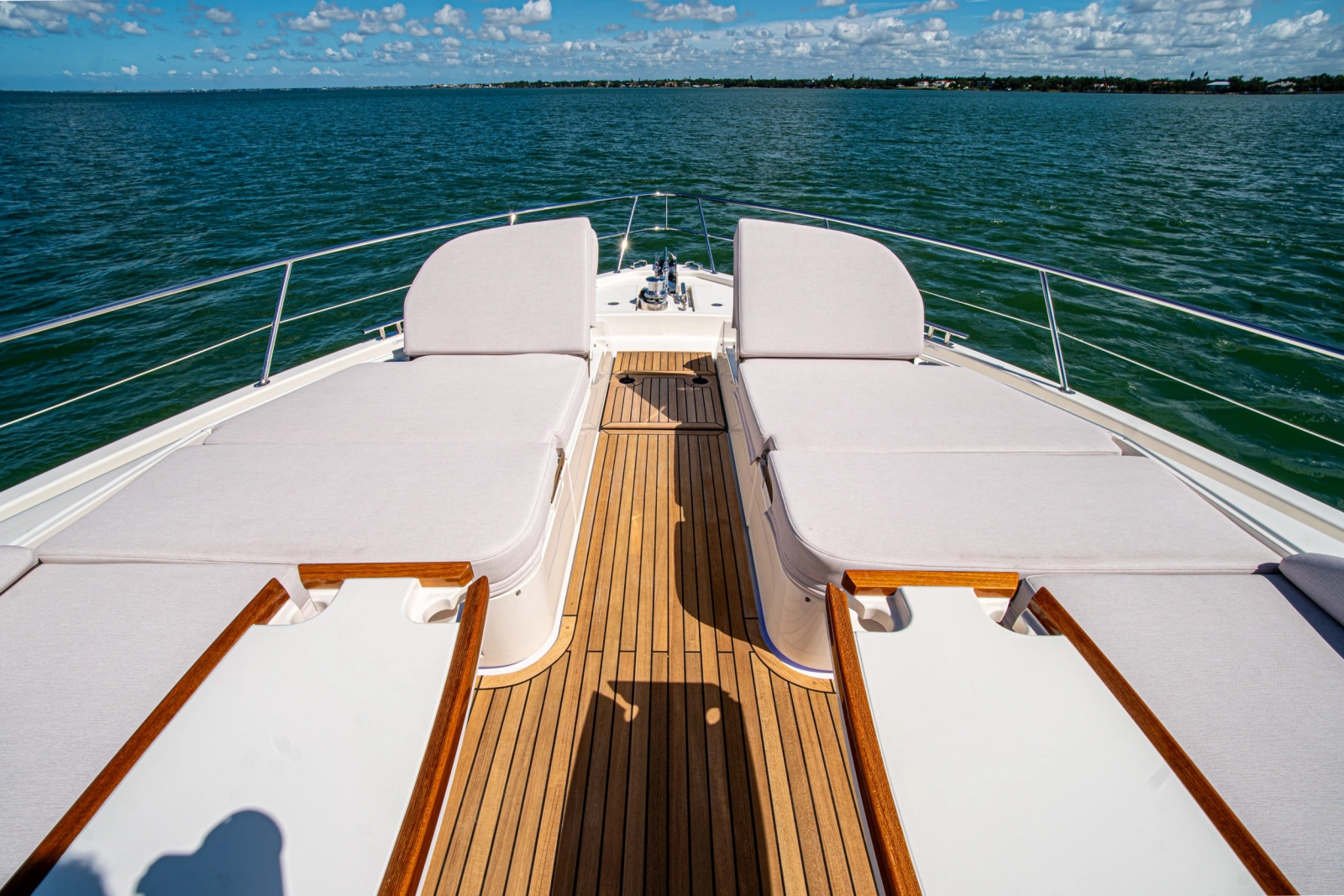 2025 Riviera 6800 Sport Yacht Platinum Edition