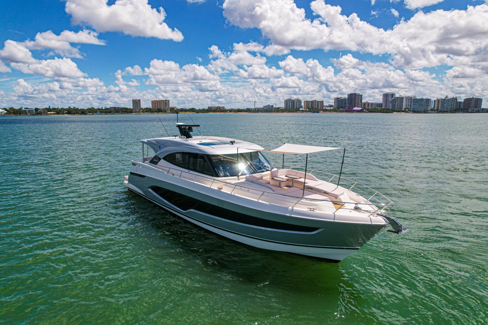 2025 Riviera 6800 Sport Yacht Platinum Edition