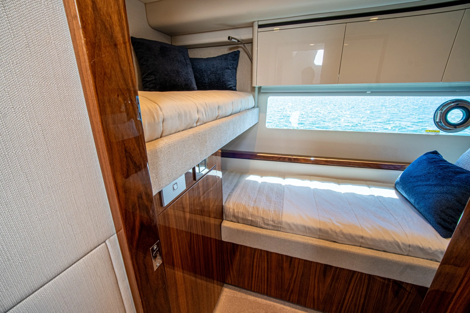 2025 Riviera 6800 Sport Yacht Platinum Edition