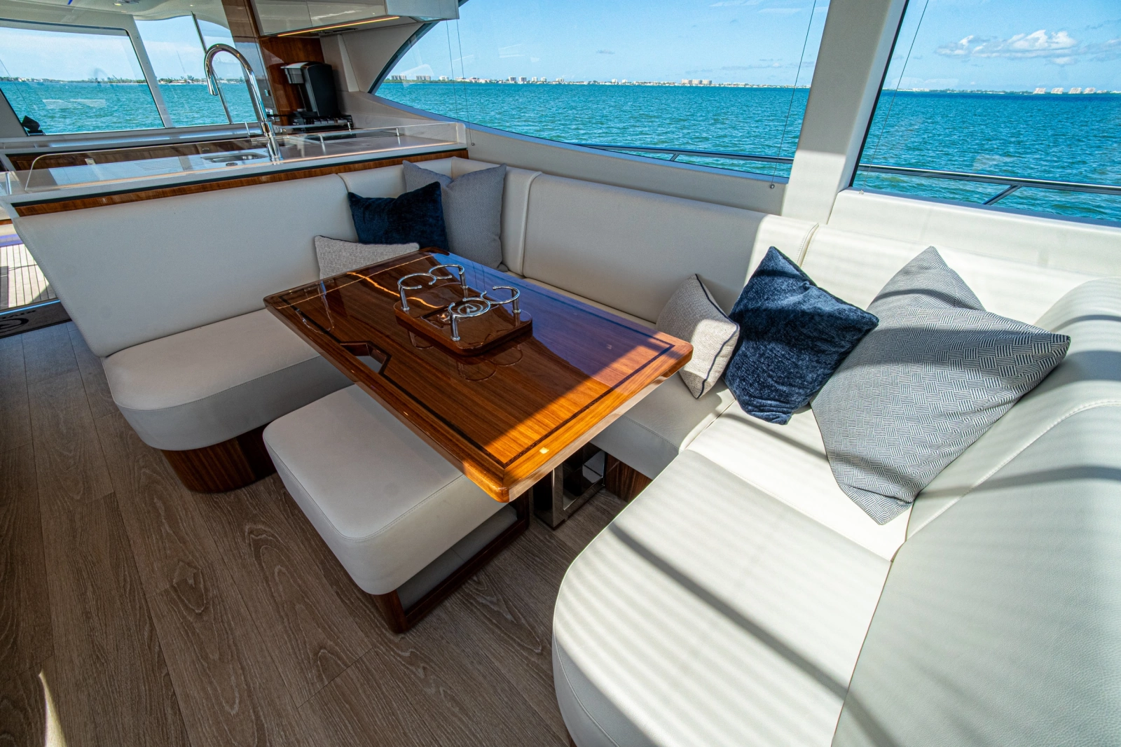 2025 Riviera 6800 Sport Yacht Platinum Edition
