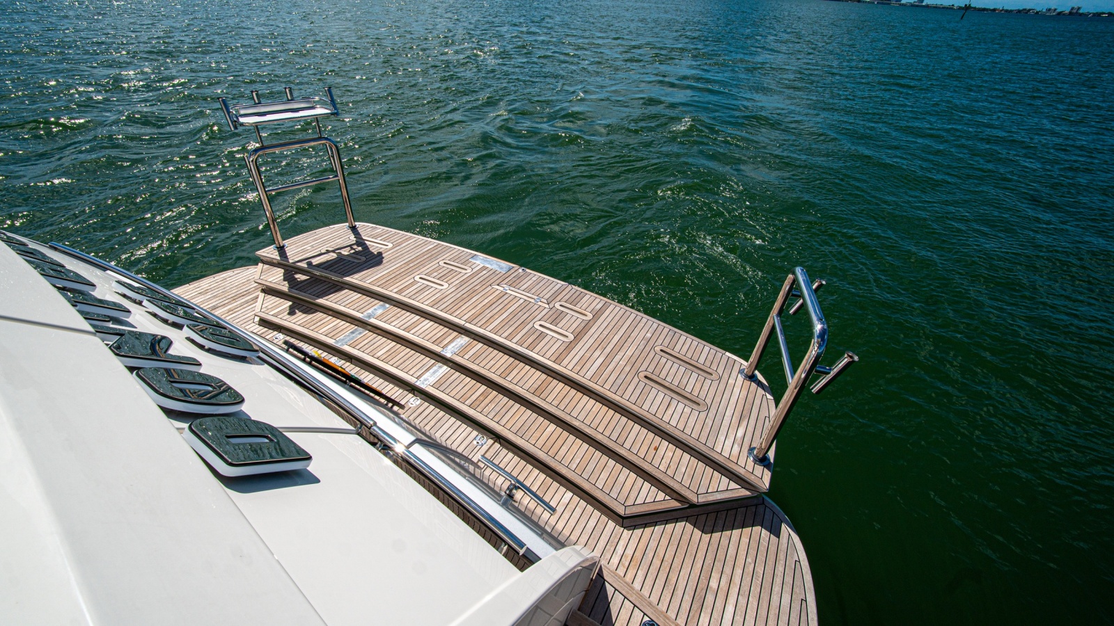 2025 Riviera 6800 Sport Yacht Platinum Edition