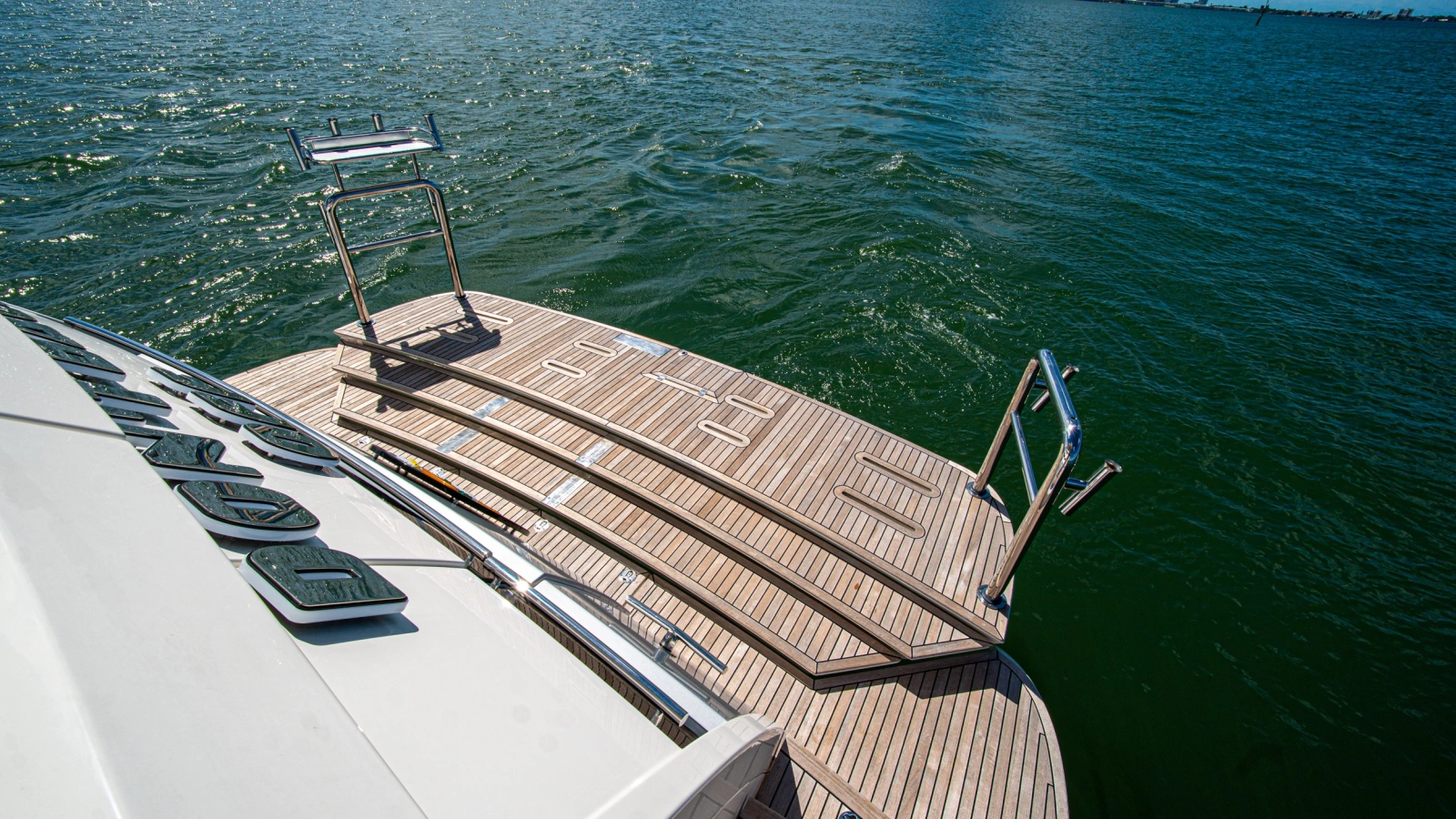 2025 Riviera 6800 Sport Yacht Platinum Edition