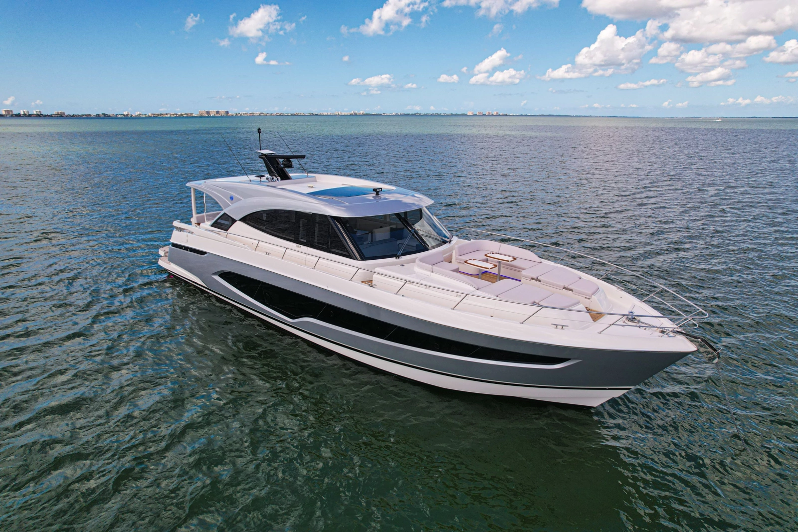 2025 Riviera 6800 Sport Yacht Platinum Edition